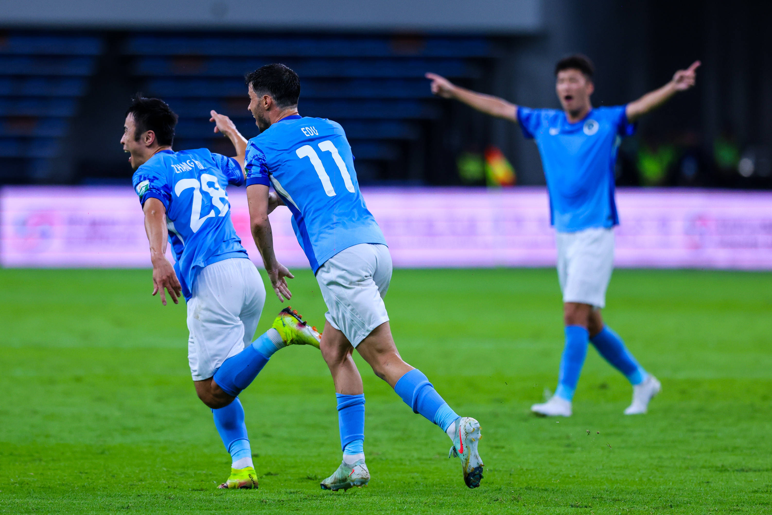 关于广州队迎中超关键赛;今晨造点机会;震撼外界;轮换策略成焦点的信息 关于广州队迎中超关键赛;今晨造点机会;震撼外界;轮换策略成焦点的信息