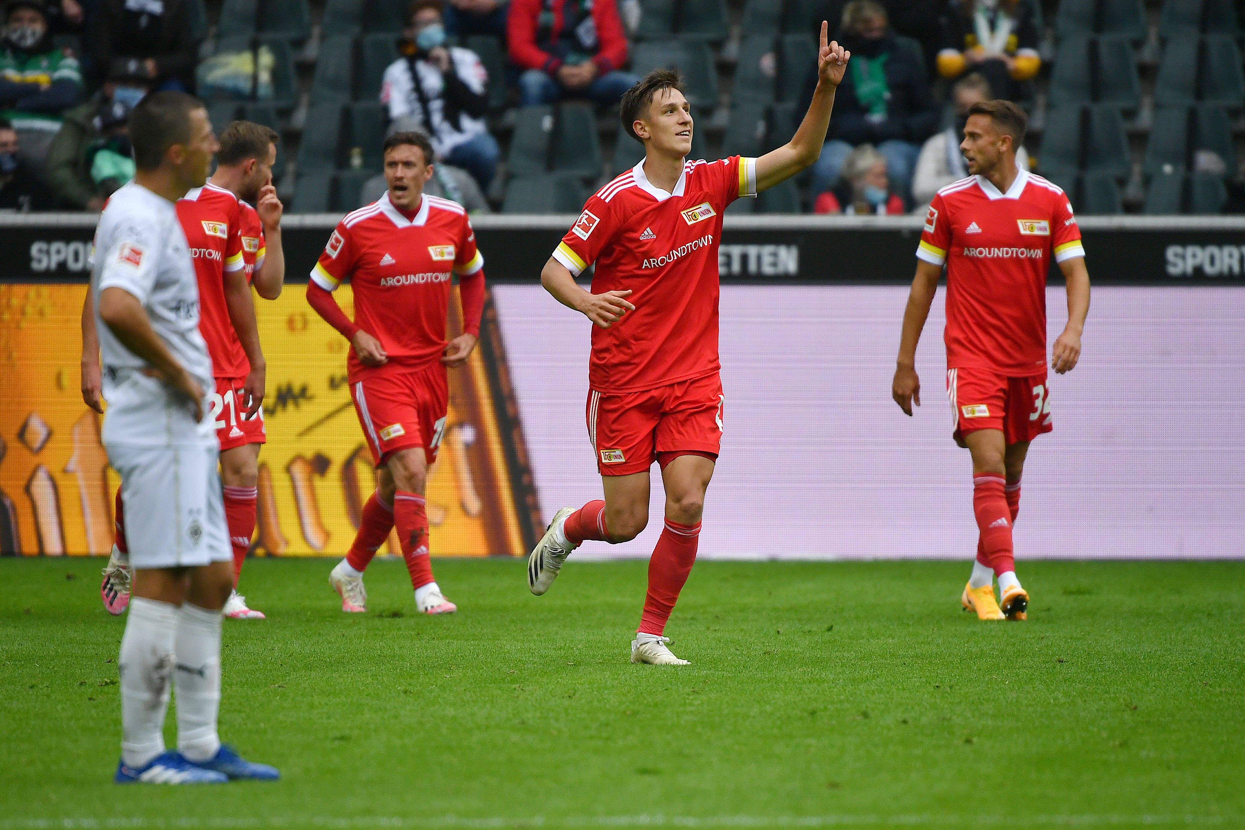 门兴格拉德巴赫发布备战花絮，转会期临场应变，欧冠任务艰巨，纪律约束更严格的简单介绍