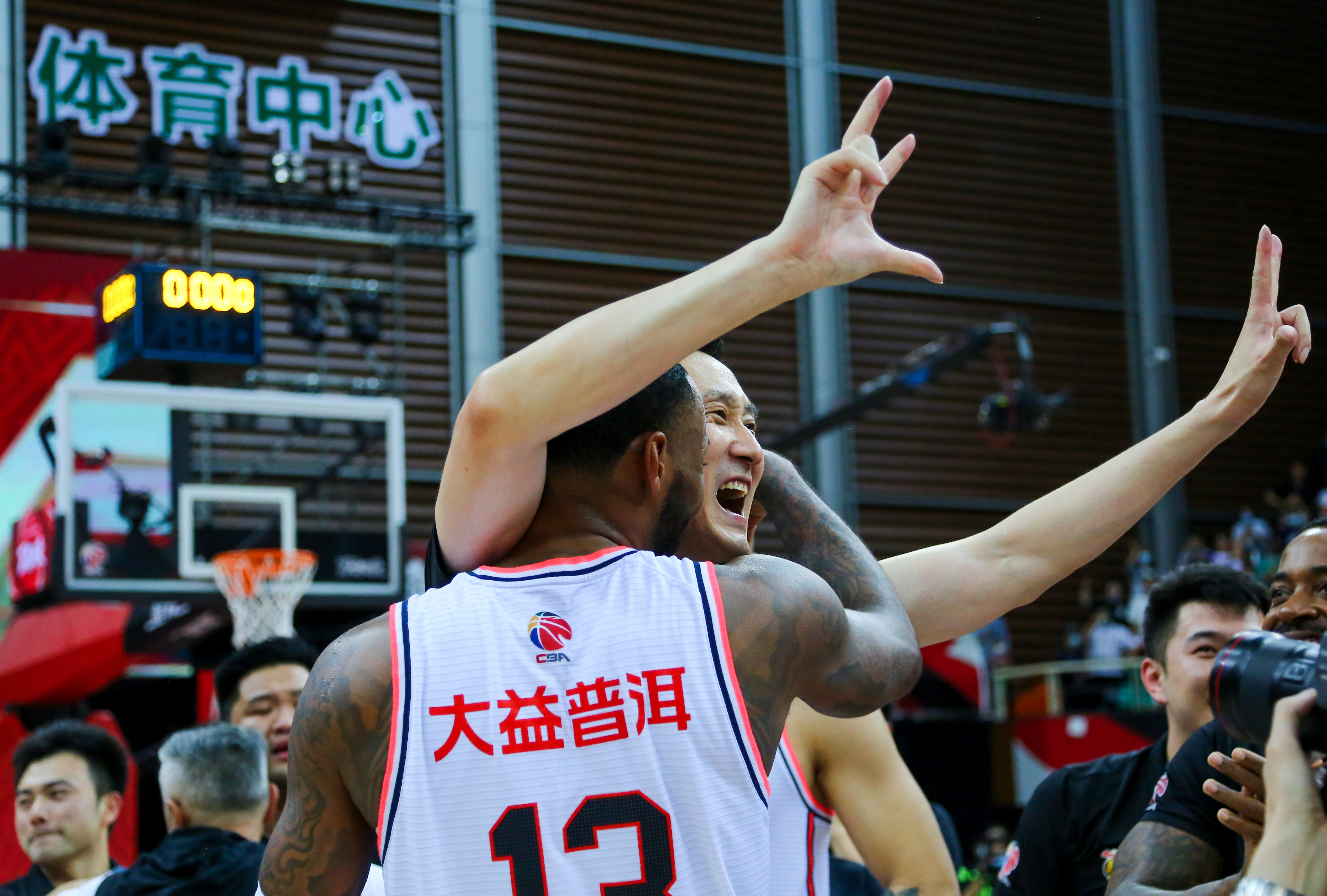 金年会中国官网-拜仁慕尼黑关键时刻回应争议；志在CBA常规赛名次提升；信心回归；年轻球员得到机会的简单介绍