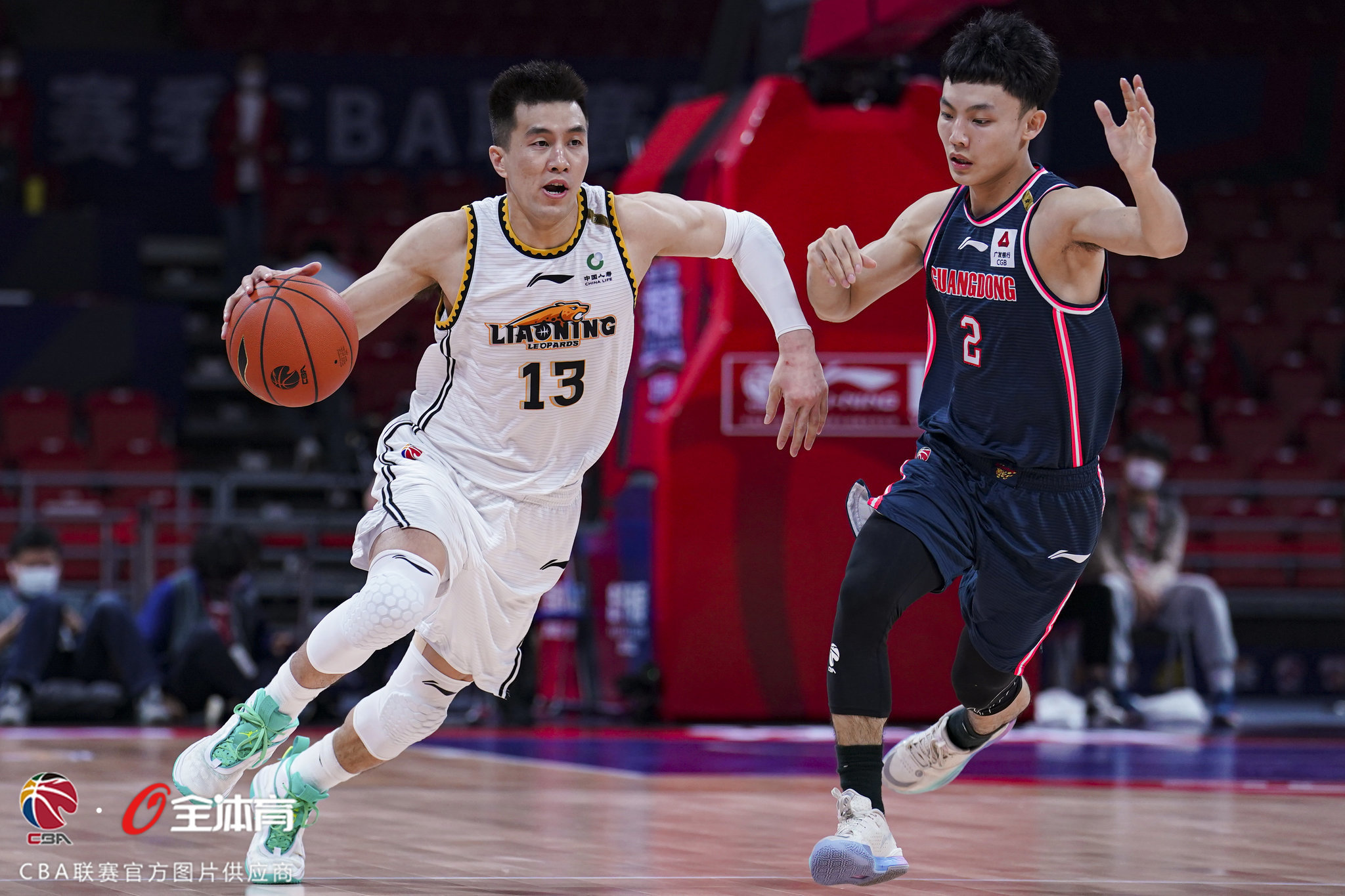 金年会官方网站-包含里程碑夜！夏洛特黄蜂调整名单，CBA季后赛赛后刷纪录，震撼外界，阵容厚度经受考验的词条